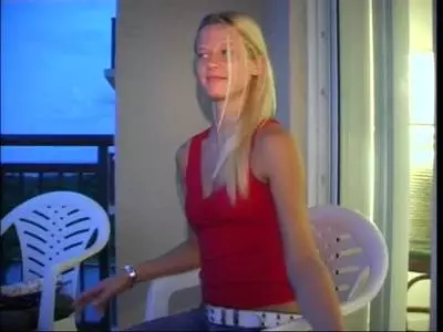 Dauergeiles blondes Teenluder wird beim hemmungslosen poppen zum abspritzen gebracht