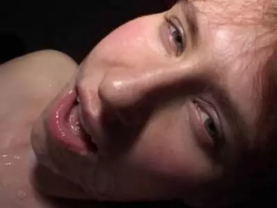 Fickbereite MILF lässt sich beim Gruppenfick heftig vögeln