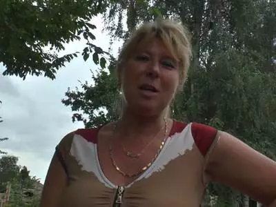 Fickpaar hat Gruppenspass mit schamloser und schwanzgeiler Schlampe